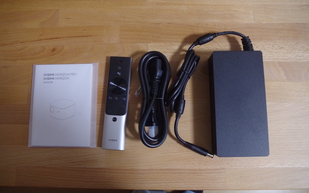 XGIMI Horizon Pro 4Kプロジェクター デスクトップスタンド付 